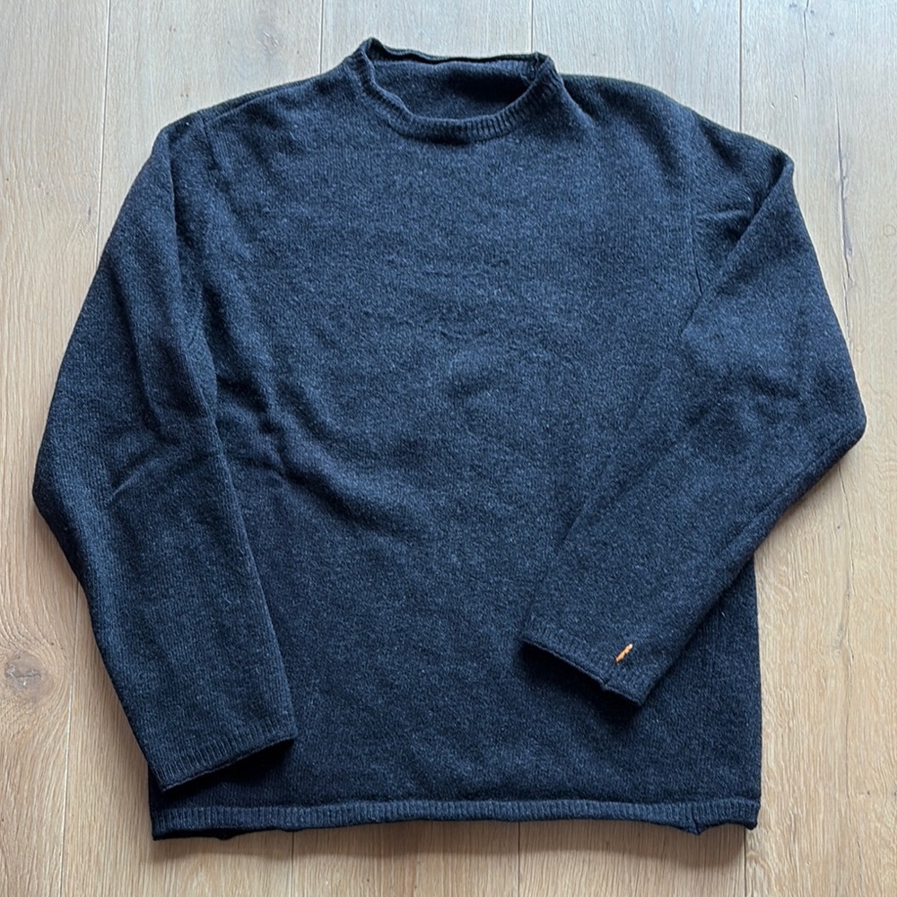 🦄 Charcoal Black Crewneck Sweater - no tags